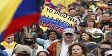 Oposición pide a Petro no imponga reformas a la fuerza 