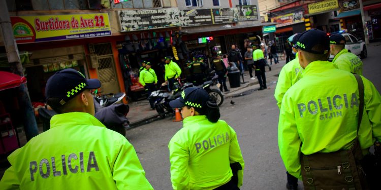 Armas blancas y un motor regrabado fueron incautados en operativo policial
