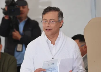 La Comisión de Investigación y Acusación de la Cámara de Representantes formalizó dos procesos disciplinarios contra el presidente Gustavo Petro por presuntas intervenciones electorales en redes y actos públicos.