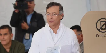 La Comisión de Investigación y Acusación de la Cámara de Representantes formalizó dos procesos disciplinarios contra el presidente Gustavo Petro por presuntas intervenciones electorales en redes y actos públicos.