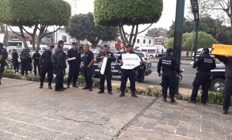 Grupo policíaco se manifiesta en la Ciudad de México.