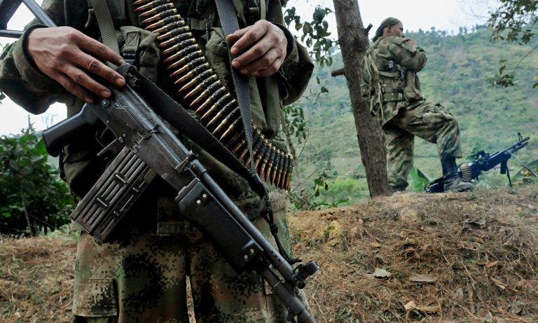Enfrentamiento entre el ejército  y guerrilleros