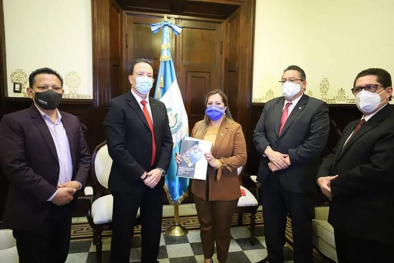 Guatemala: Propuesta De  Presupuesto 2021 Fue Entregada Al Congreso.