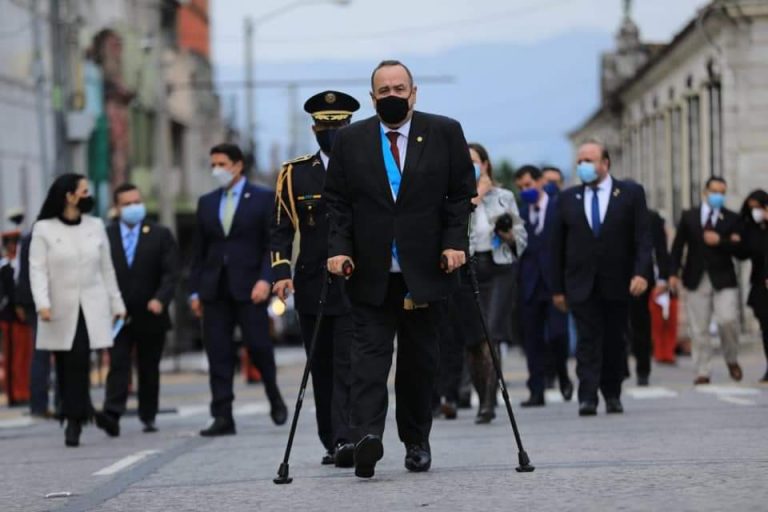 El presidente Alejandro Giammattei positivo para COVID-19