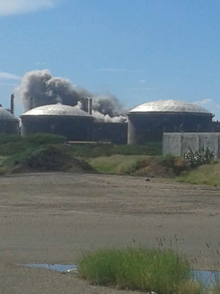 Fuerte explosión e incendio e refinería de Amuay