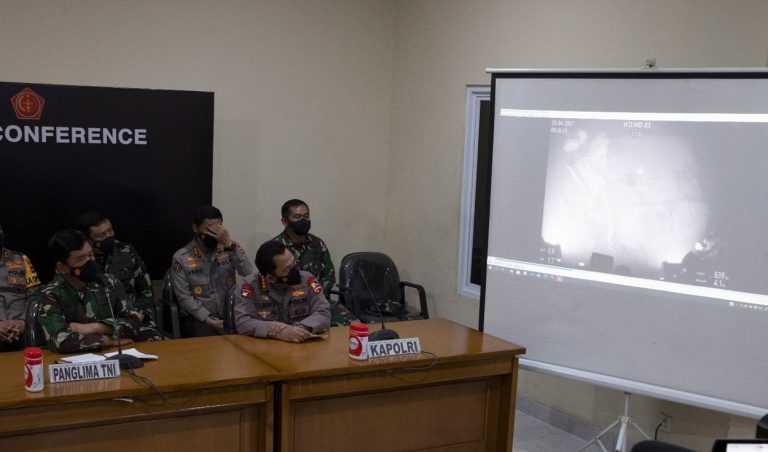 Encuentran submarino desaparecido en Indonesia, tripulantes murieron