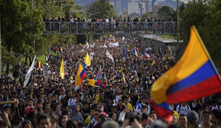 Colombia: Convocan a paro nacional