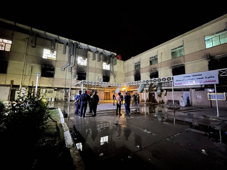 Irak: Incendio en hospital para pacientes de COVID-19 deja aproximadamente 80 muertos y 100 heridos