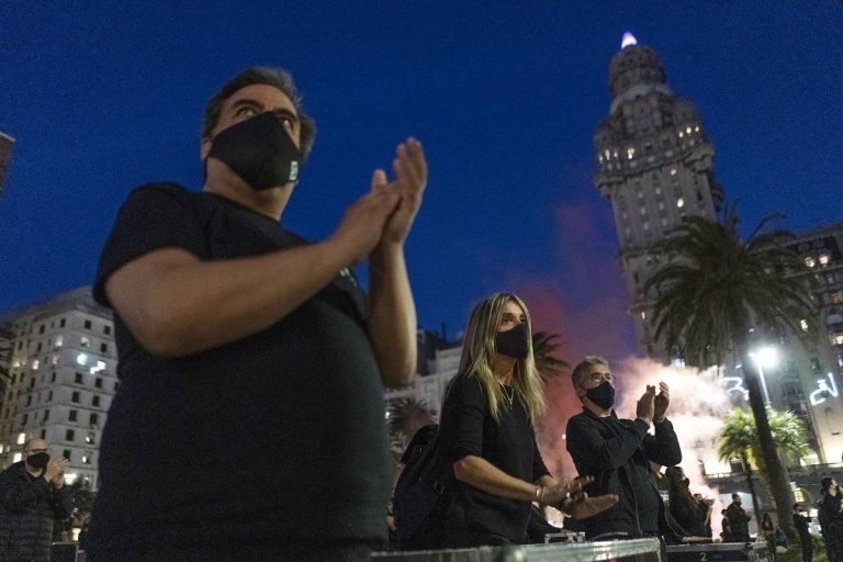 Marcha de Músicos hacia Torre Ejecutiva