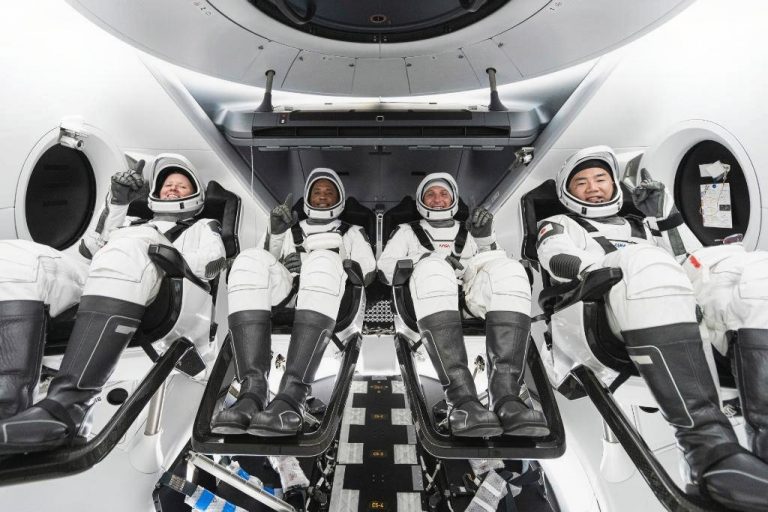 La Crew-1 se separó de la Estación Espacial Internacional e inició su regreso a casa