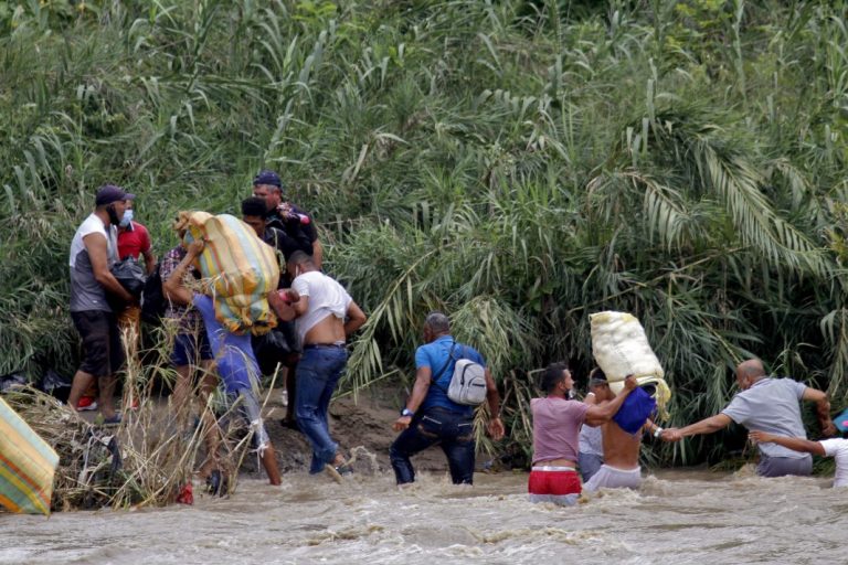 Frontera Colombo venezolana: Trochas financian grupos de las FARC y el ELN