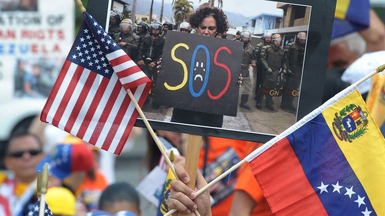 Estados Unidos: Expulsan grupo de migrantes venezolanos