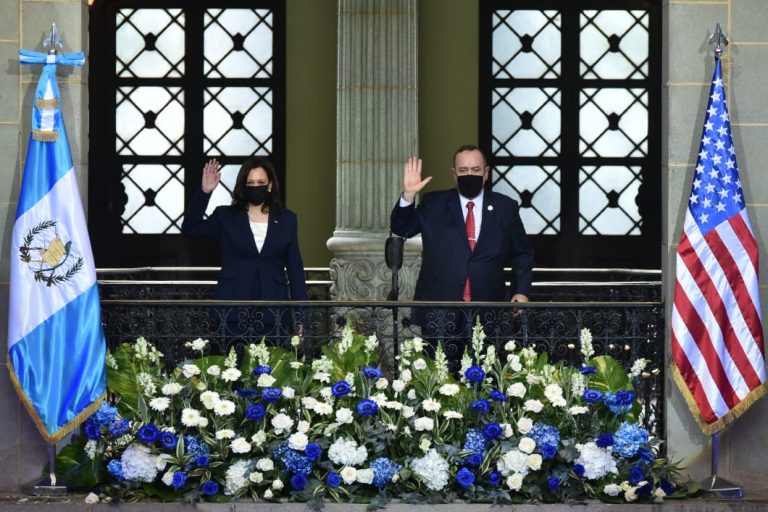 Guatemala: Alejandro Giammattei y Kamala Harris en su primer encuentro se habló de migración y prosperidad en la región