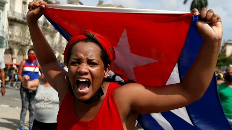Manifestantes en Cuba salieron a las calles a protestar contra el Gobierno de la isla