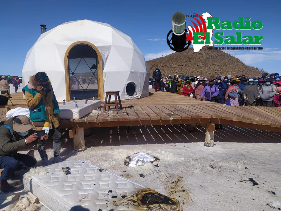 Domos quemados en el salar de Uyuni