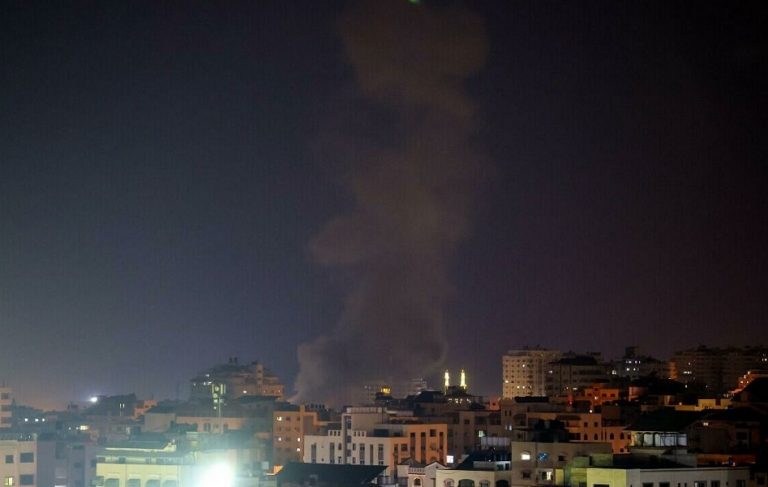 Gaza: Israel bombardea a Hamás tras una violenta jornada de protestas fronterizas