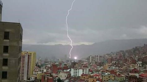 Rayo mata a tres personas en El Alto