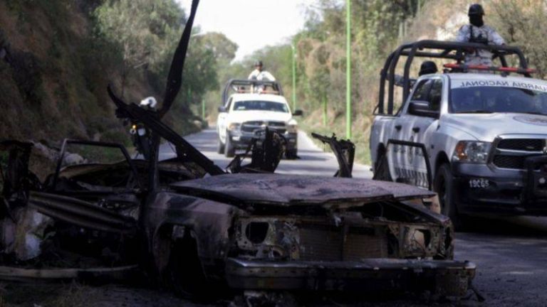 México: Se escaparon 9 reos en un ataque con autos bomba a un penal