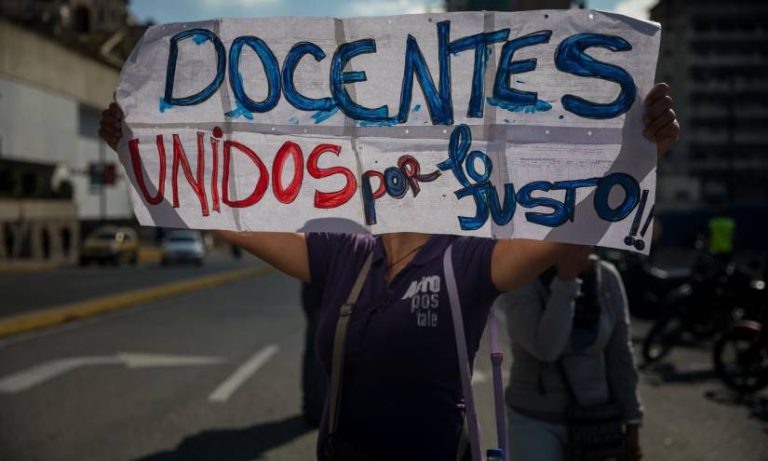 Venezuela: El salario de los profesores es de máximo 11 dólares