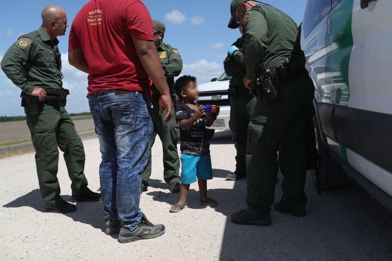 Estados Unidos: Centenares de familias migrantes separadas serán reunificadas