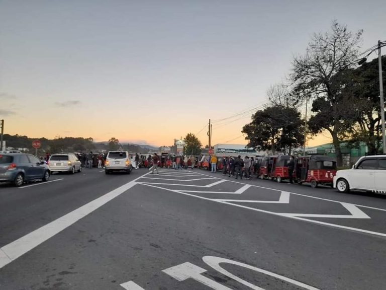 Guatemala: Bloqueos en diferentes puntos del país: CC ordena garantizar la libre locomoción ante protestas de transportistas.
