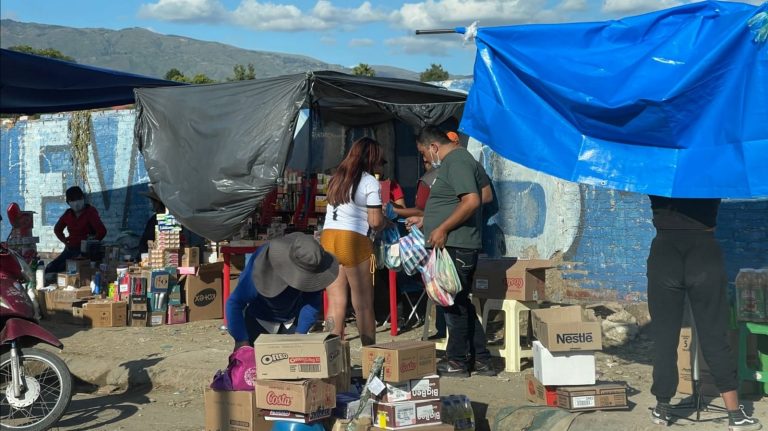 Ferias del contrabando se incrementan en Bolivia