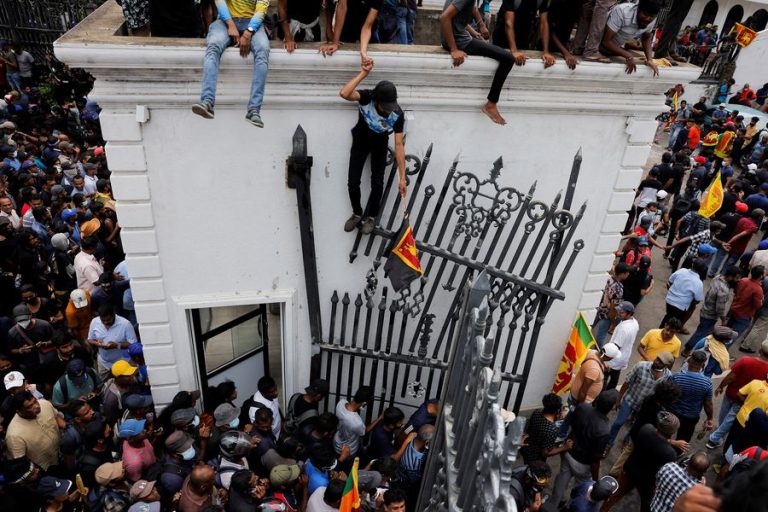 Sri Lanka: Manifestantes entregan más de 50 mil Euros a las autoridades