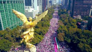 Imagen capturada desde el aire detrás del Ángel de la Independencia 