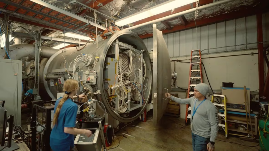 a NASA probó con éxito un propulsor electromagnético de litio que alcanzó 120 kilovatios en el JPL. La tecnología podría impulsar misiones tripuladas a Marte.