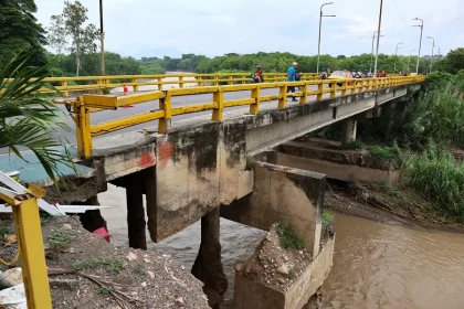 Venezuela cierra por 15 días el puente internacional Francisco de Paula Santander tras falla estructural.
