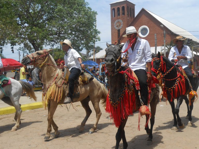 San Borja vivió la cabalgata del sector ganadero y el tradicional jocheo de toros